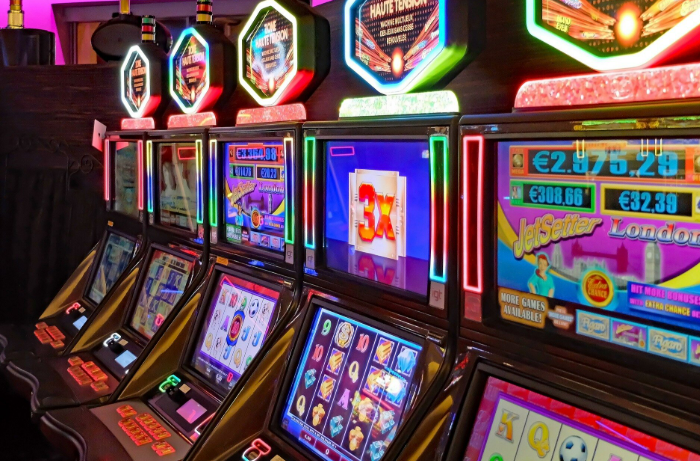 Kenapa Banyak Orang Bermain Slot Online Dibanding di Casino