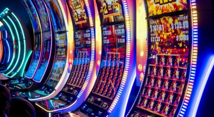 Kenapa Banyak Orang Bermain Slot Online Dibanding di Casino